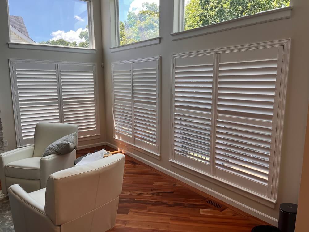 Low-Maintenance Wide Panel Composite Plantation Shutters on Caddyshack Cir in St. Louis, MO