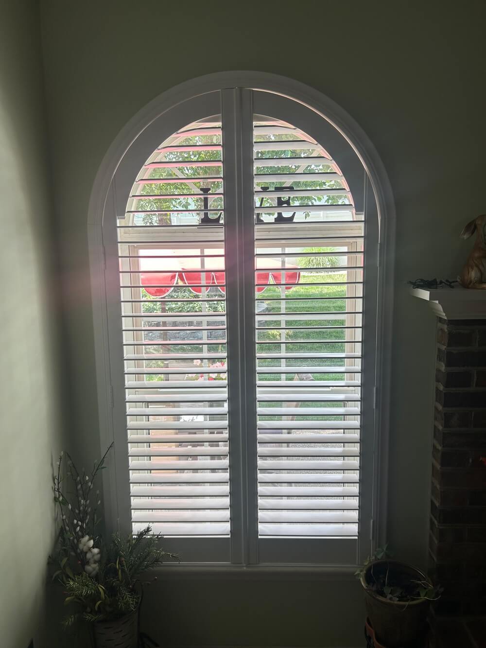 Stylish Arch Top Shutter with Deco Frame on Forder Oaks Dr in St. Louis, MO